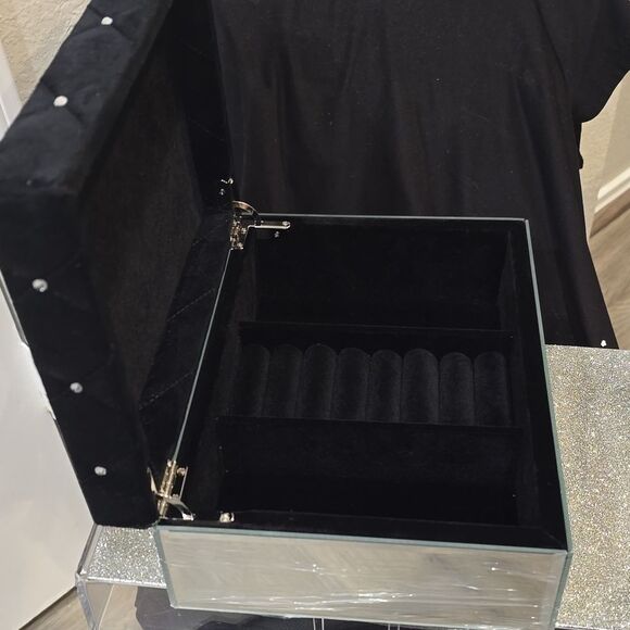 At Home Studded Velvet Mirrored Jewelry Storage Box - Picture 11 of 11